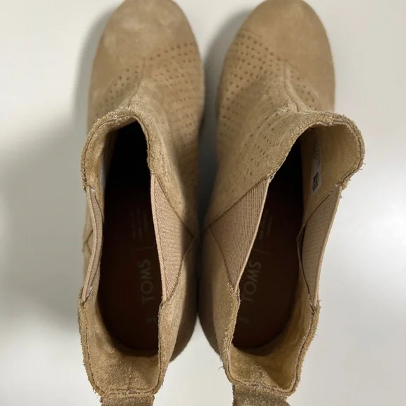 TOMS Kelsey Suede Wedge Booties Taupe Perforated Ankle Boots Women’s Size 9 - Picture 7 of 12